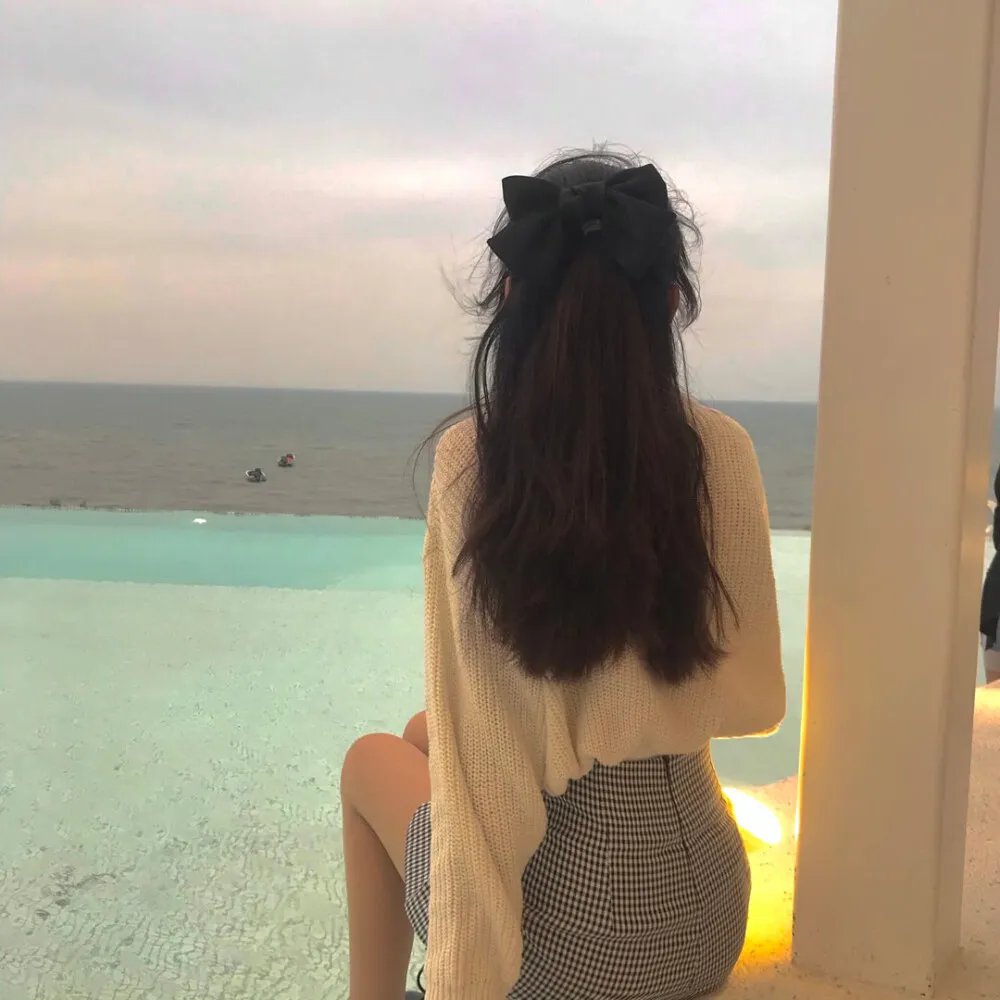 热裤荡女